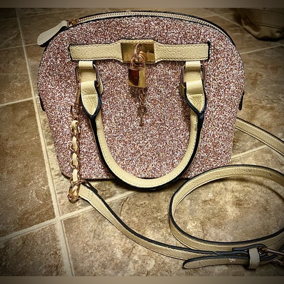 NWOT- ALDO Barland Dome bag, light pink/gold, NWOT- MAKE !!!!OFFER!!!!! - Picture 2 of 4